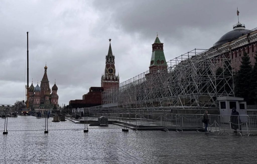 Ahead of May 9, caricatures spread as the Probability of a strike on Red Square is widely discussed.