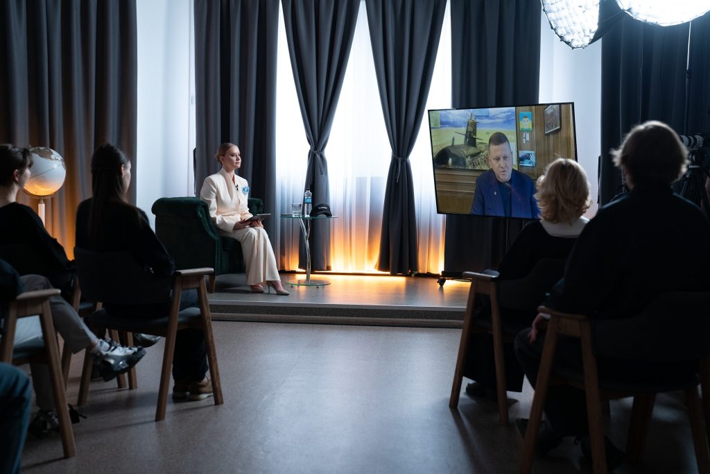Valeriy Zaluzhny communicates with students from various Ukrainian universities as part of an online discussion